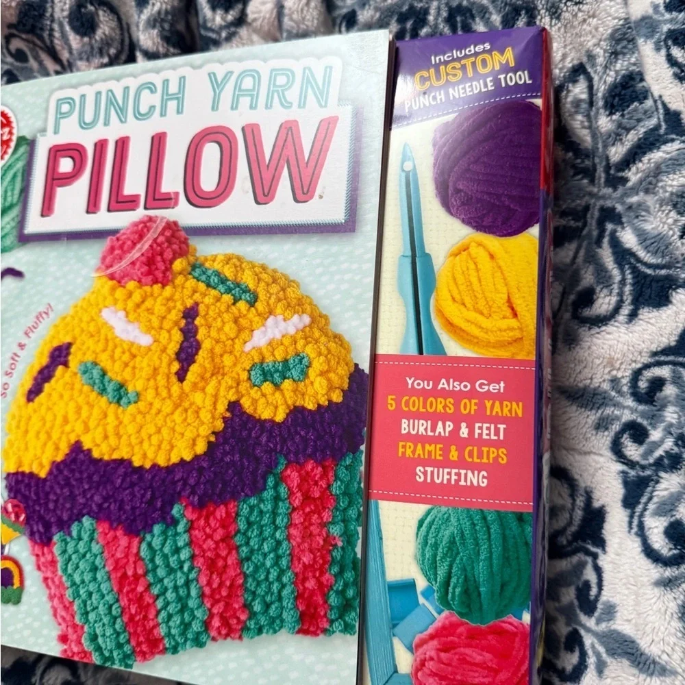 Klutz Punch Yarn Pillow Kit - New